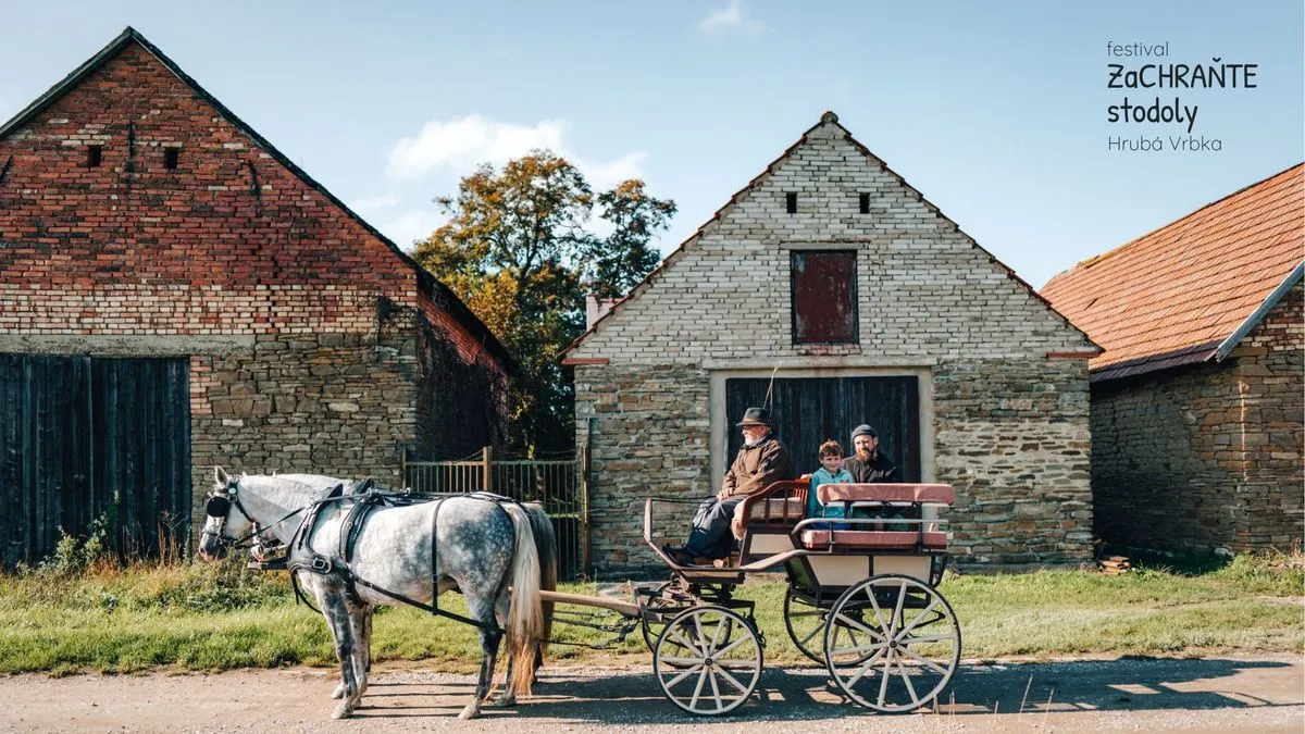 Vyjížďka v dobovém voze taženém koňmi po okolí